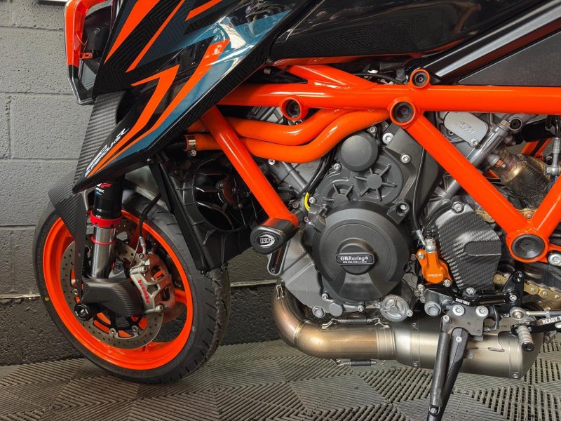 KTM 1290 SUPER DUKE R