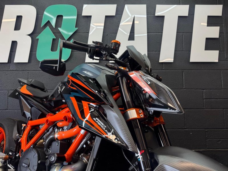 KTM 1290 SUPER DUKE R