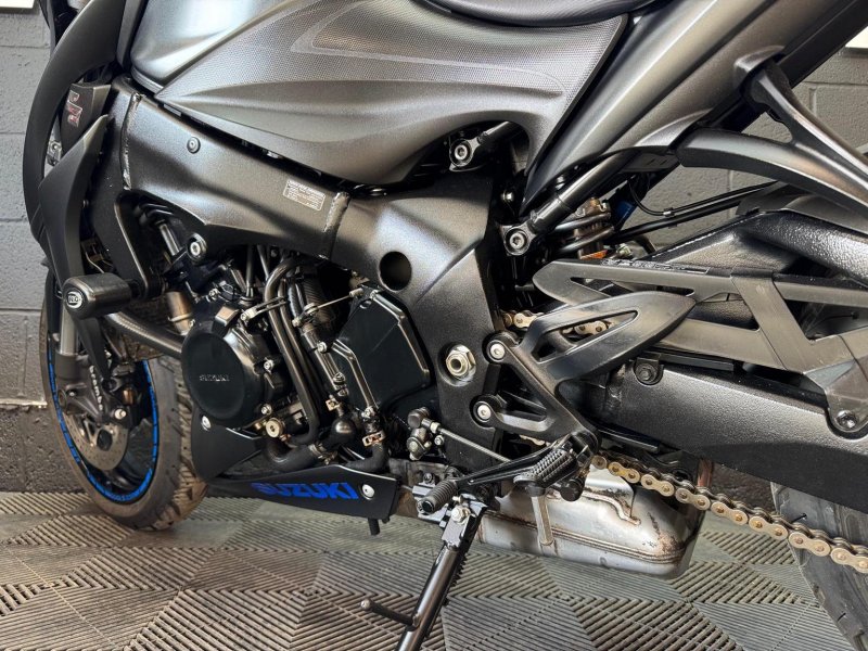 SUZUKI GSX-S1000