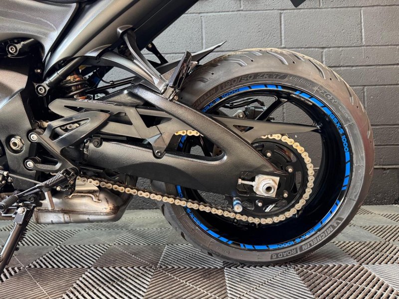 SUZUKI GSX-S1000