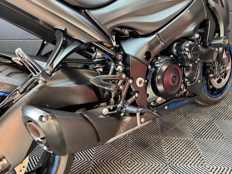 SUZUKI GSX-S1000