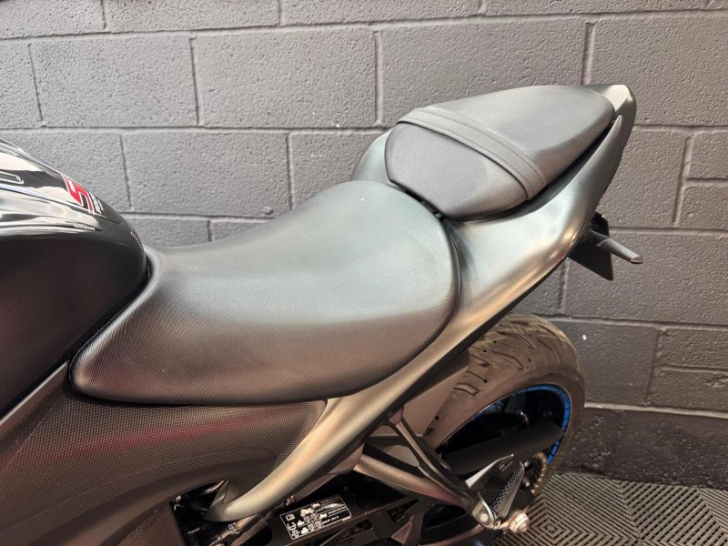 SUZUKI GSX-S1000