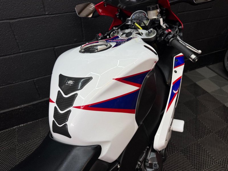 HONDA CBR1000RR Fireblade