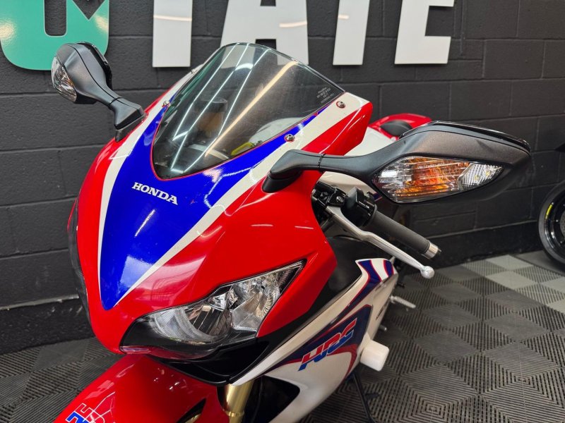 HONDA CBR1000RR Fireblade
