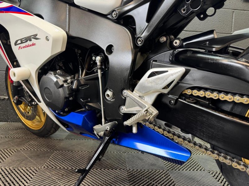 HONDA CBR1000RR Fireblade