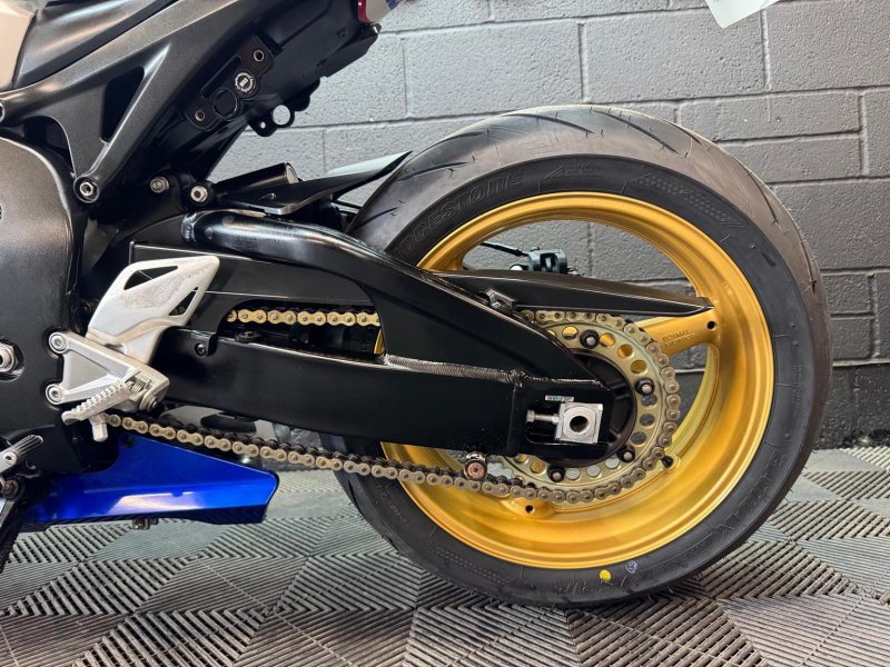 HONDA CBR1000RR Fireblade
