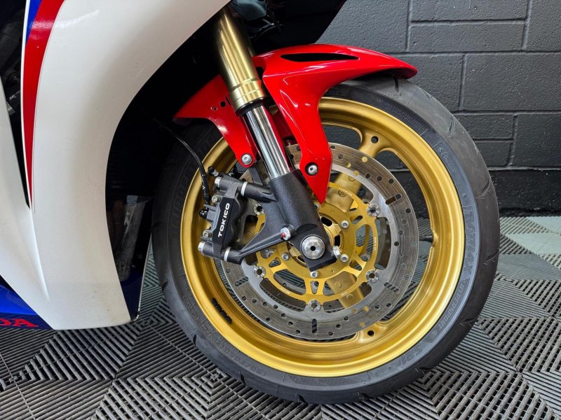 HONDA CBR1000RR Fireblade
