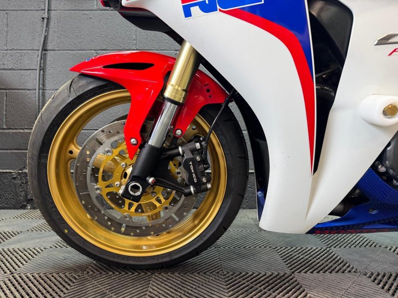HONDA CBR1000RR Fireblade
