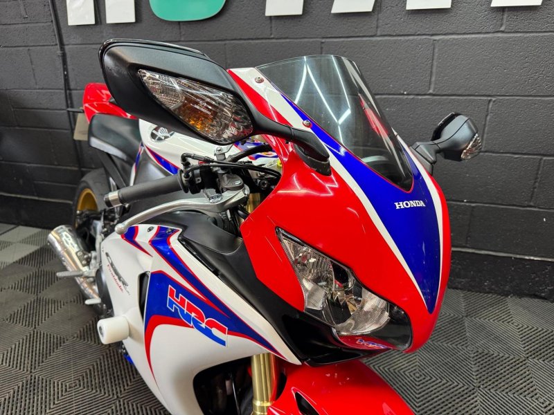 HONDA CBR1000RR Fireblade
