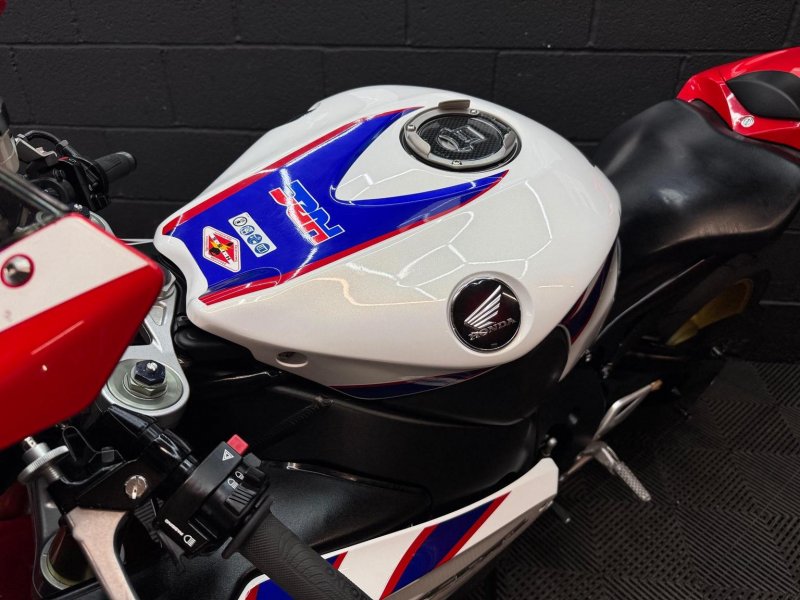 HONDA CBR1000RR Fireblade
