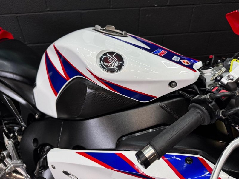 HONDA CBR1000RR Fireblade