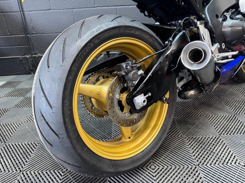 HONDA CBR1000RR Fireblade