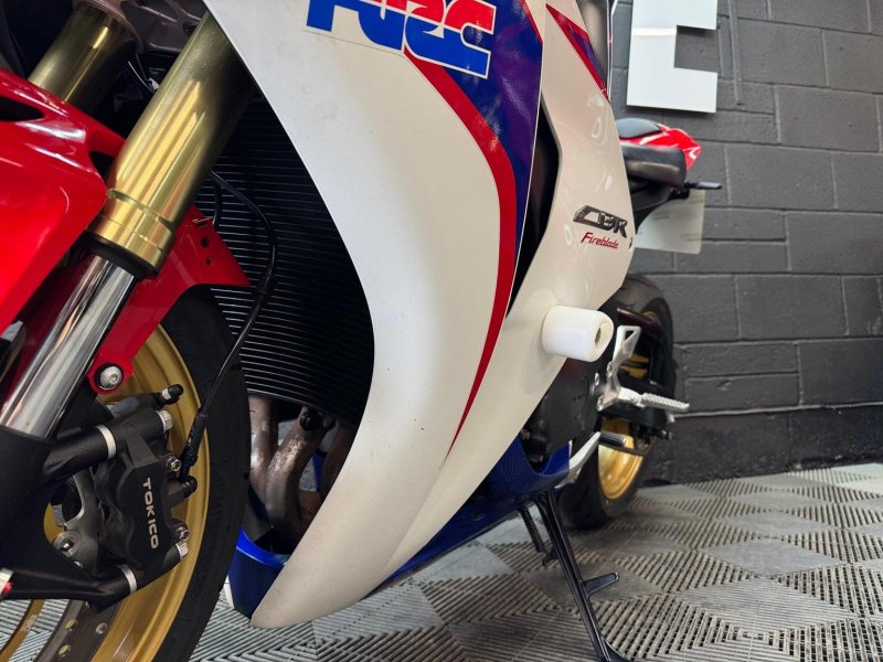 HONDA CBR1000RR Fireblade