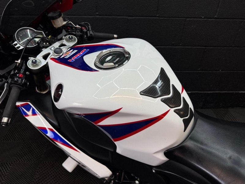 HONDA CBR1000RR Fireblade