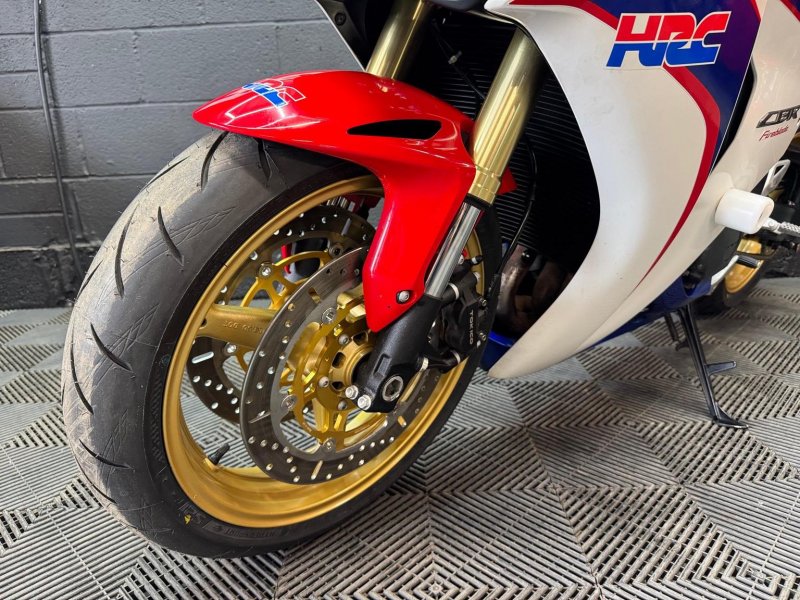 HONDA CBR1000RR Fireblade