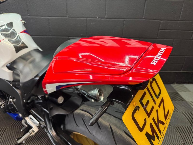HONDA CBR1000RR Fireblade