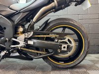 YAMAHA R1