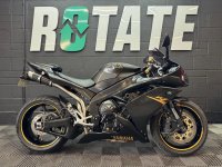 YAMAHA R1