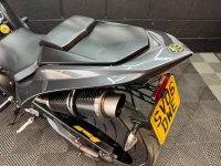 YAMAHA R1