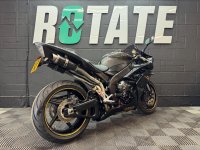 YAMAHA R1