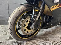 YAMAHA R1