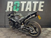 YAMAHA R1