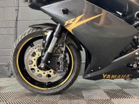 YAMAHA R1
