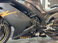 YAMAHA R1