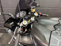 YAMAHA R1