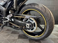 YAMAHA R1