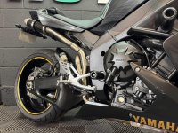 YAMAHA R1