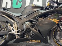 YAMAHA R1