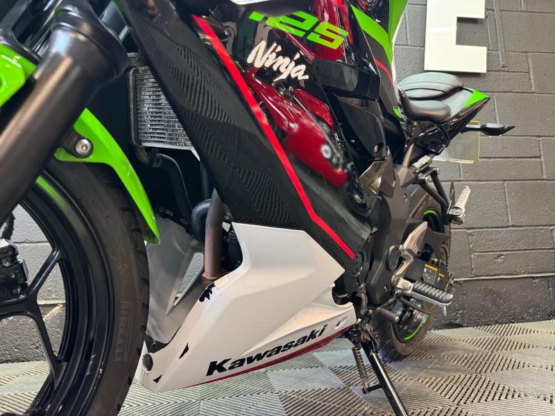 KAWASAKI Ninja 125