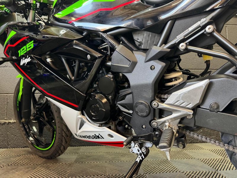 KAWASAKI Ninja 125