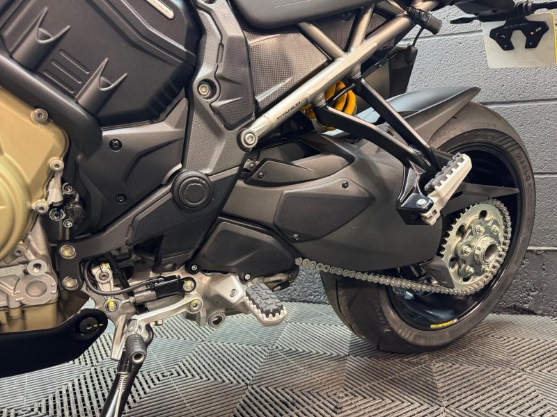 DUCATI MULTISTRADA V4