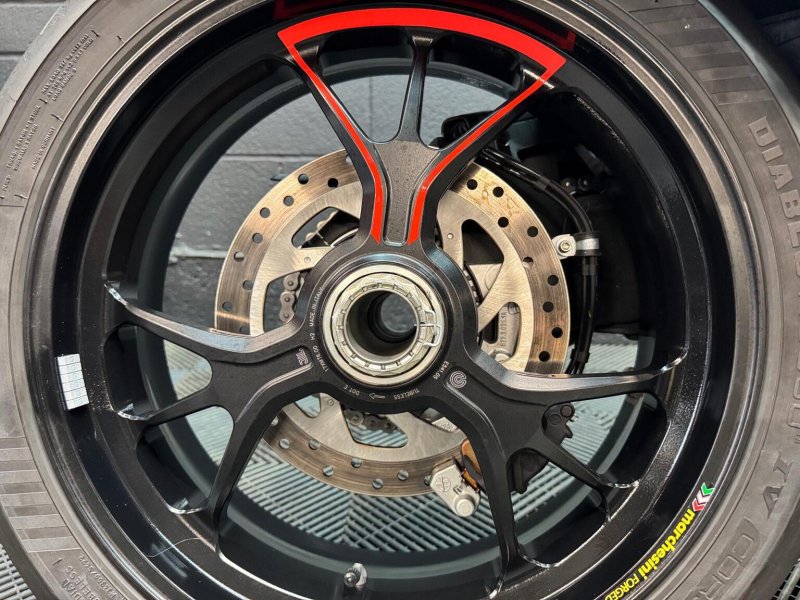 DUCATI MULTISTRADA V4
