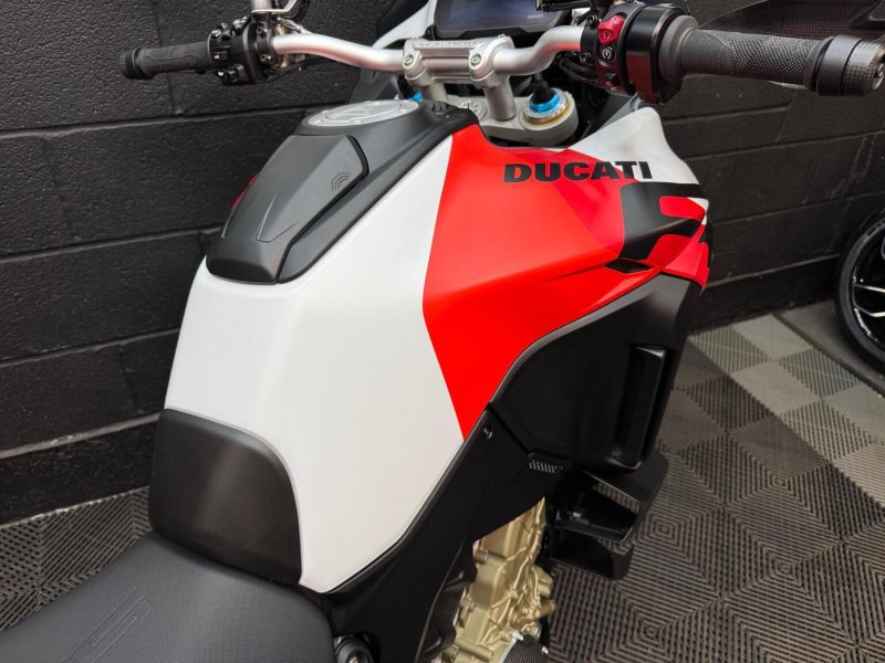 DUCATI MULTISTRADA V4