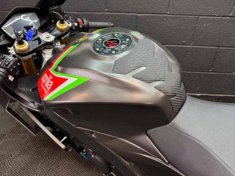 APRILIA RSV4