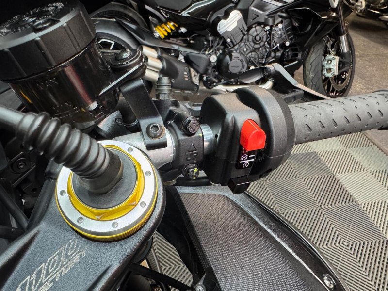 APRILIA RSV4