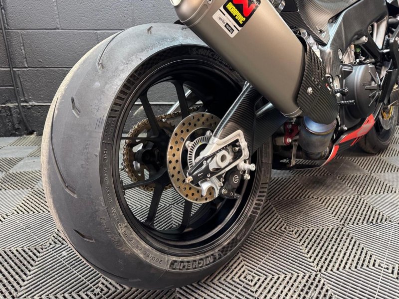 APRILIA RSV4