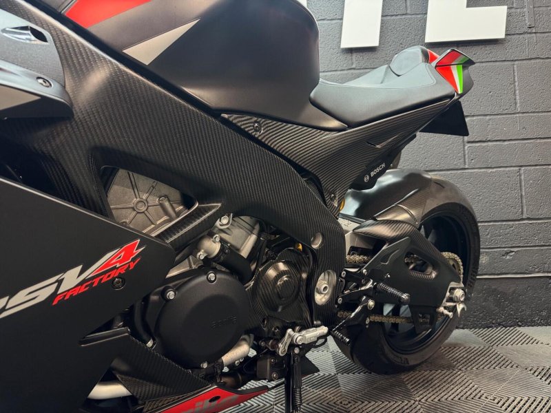 APRILIA RSV4