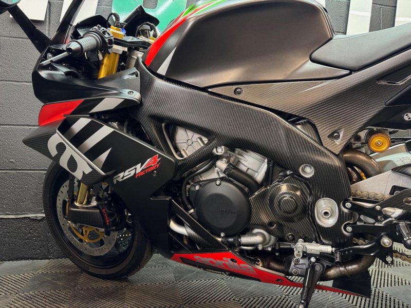 APRILIA RSV4