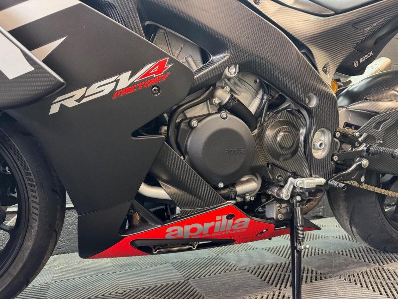 APRILIA RSV4