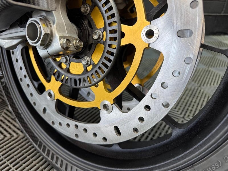 APRILIA RSV4