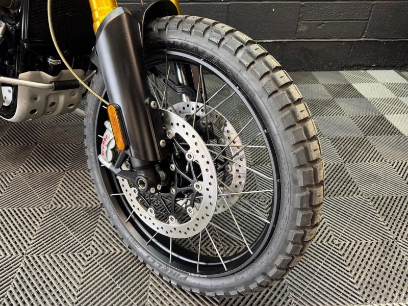 TRIUMPH SCRAMBLER 1200