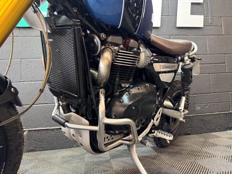 TRIUMPH SCRAMBLER 1200