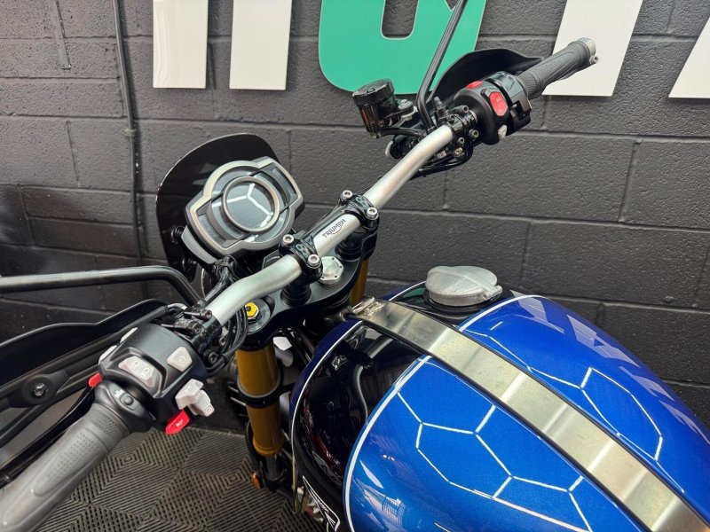 TRIUMPH SCRAMBLER 1200