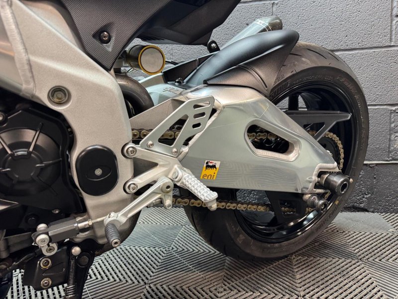 APRILIA Tuono 1100 V4