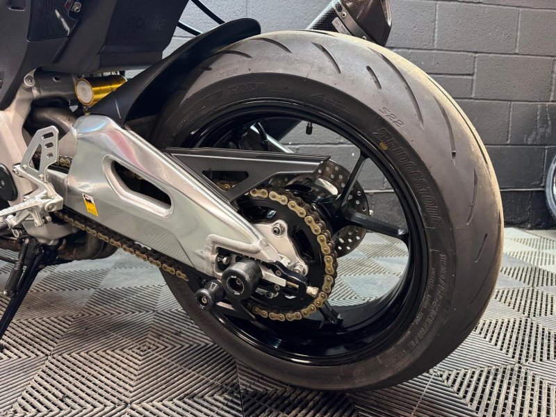 APRILIA Tuono 1100 V4