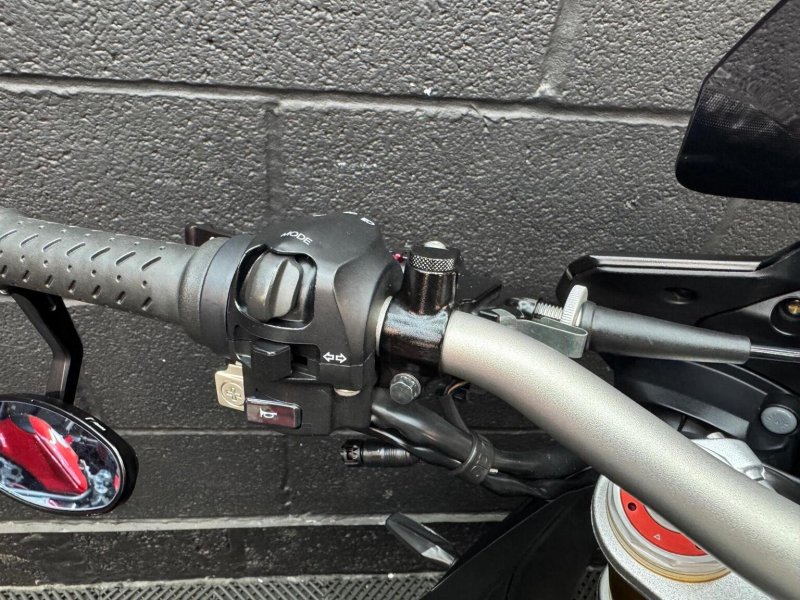 APRILIA Tuono 1100 V4